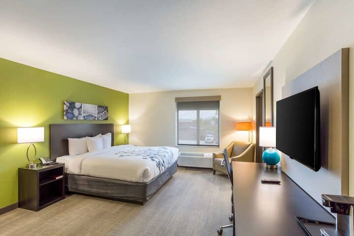 Room 9 of 34