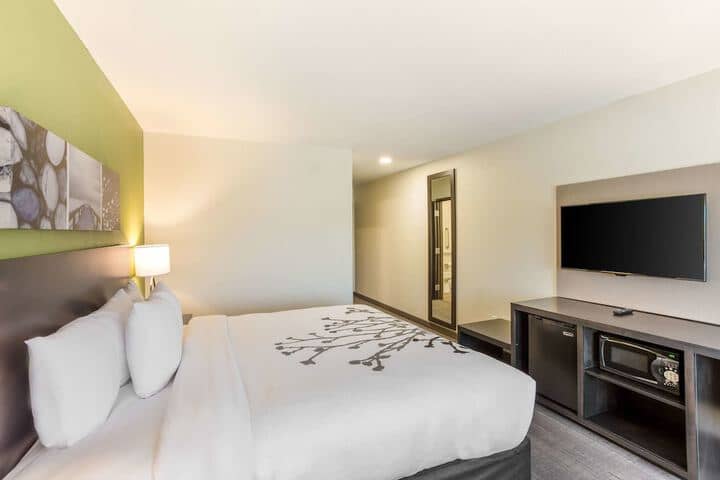 Room 21 of 34