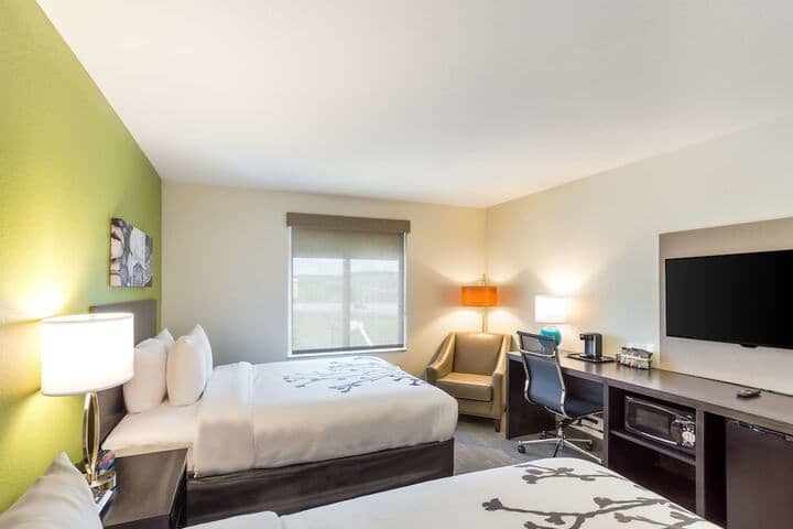 Room 8 of 34